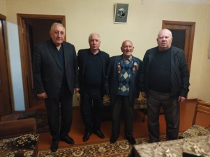 Շիրակի մարզպետարանի պատասխանատուներն այցելել և շնորհավորել են մարզում ապրող վետերաններին