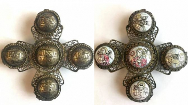 Սուրբ Էջմիածնի գանձատունը համալրվել է 18-րդ դարի նրբակերտ խաչով