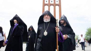 Դժվարին ժամանակներ ենք ապրում. Կաթողիկոսը կոչ արեց միասնաբար վանել պետականությանը սպառնացող բոլոր վտանգները