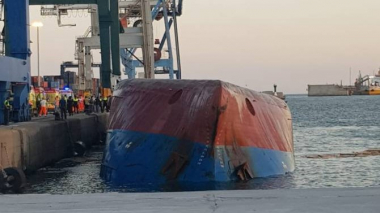 Նավի շրջվելու հետևանքով Իսպանիայում երկու մարդ է անհետ կորել