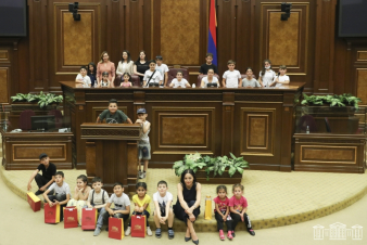 44-օրյա պատերազմի մասնակիցների ու մարտում անմահացած հերոսների շուրջ 50 երեխաներ այցելել են ԱԺ
