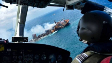 Շրի Լանկայի ափերի մոտ այրվող նավը բնապահպանական աղետ Է առաջացրել