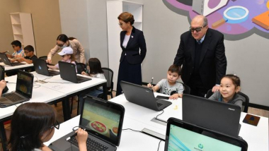 Արմեն Սարգսյանն այցելել է Նուրսուլթան Նազարբաևի անվան կրթական հիմնադրամ