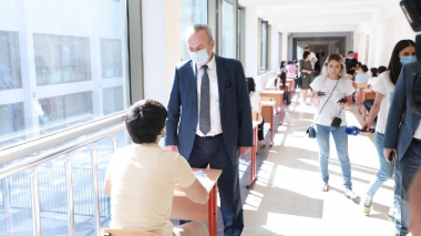 Վահրամ Դումանյանն այցելել է քննական կենտրոն