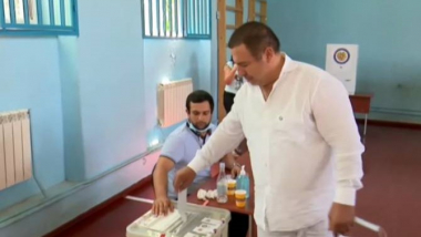 Գագիկ Ծառուկյանը քվեարկեց հանուն անվտանգ հայրենիքի