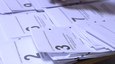 Քաղաքացիներն ահազանգում են` 3 րդ համարի քվեաթերթիկը չեն տալիս