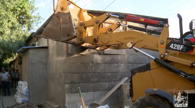 Երևանի մի շարք հասցեներում ապամոնտաժվել են ապօրինի շինություններ