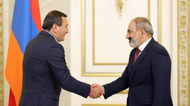 Նիկոլ Փաշինյանը հանդիպել է Տիգրան Արզաքանցյանի հետ