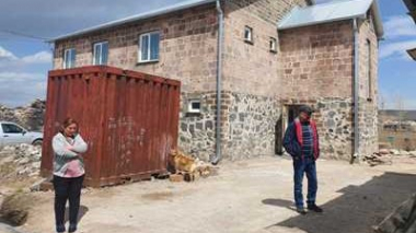 Վագոն-տնակների ապամոնտաժումը նպատակ՝ տարիների գործընկերների համար (ֆոտո)