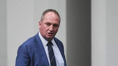 Ավստրալիայի փոխվարչապետը տուգանվել է հանրությանն առանց դիմակի ներկայանալու պատճառով