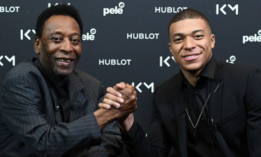 Գլուխդ բարձր պահիր. Պելեն աջակցել է Մբապեին