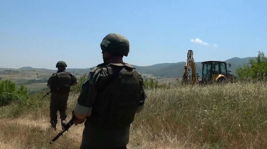 Ռուս խաղաղապահներն ապահովում են Մարտունու շրջանում ջրատարի անցկացման աշխատանքների անվտանգությունը