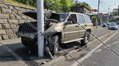 Իսակովի պողոտայում կարիճը խայթել է Grand Cherokee-ի վարորդի ոտքը, ինչն էլ դարձել է վթարի պատճառ