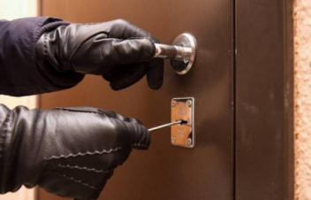 15 հազար դոլար, 16 հազար ռուբլի, 200 եվրո և 2 մլն 500 հազար դրամ․ Տավուշի մարզում թալանել են ուսուցչուհուն․ Shamshyan