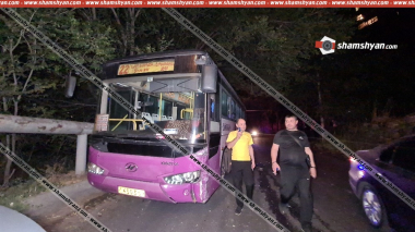 Երևանում բախվել են Mercedes G-ն ու թիվ 22 երթուղին սպասարկող ավտոբուսը