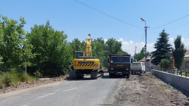 Կապիտալ ասֆալտապատվում է Երևան-Գառնի-Գեղարդի վանք տանող հանրապետական նշանակության ավտոճանապարհի շուրջ 6 կմ երկարությամբ ճանապարհահատված. Ահարոն Սահակյան