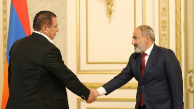 Նիկոլ Փաշինյանը հանդիպել է Գագիկ Ծառուկյանին. տեսանյութ