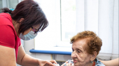 COVID-19-ի դեմ պատվաստվել են նաև Եղիշե Չարենցի դուստրը և թոռնուհին