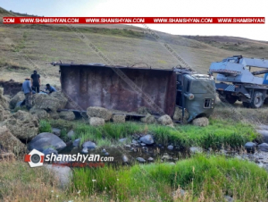 Արտակարգ դեպք Գեղարքունիքի մարզում. մի քանի տոննա խոտի հակով բեռնված КАМАЗ-ը «Մանուշակի վանքի ձորում» կողաշրջվել է. կա վիրավոր