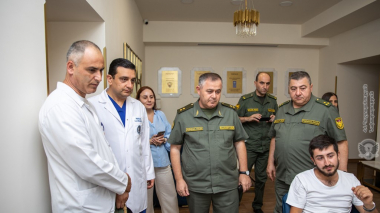 ՀՀ ԶՈւ ԳՇ պետն այցելել է վերականգնողական կենտրոն. լուսանկարներ