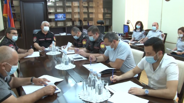 Մեկ ոստիկան ազատվել է աշխատանքից, ևս մեկն արժանացել է նկատողության (տեսանյութ)