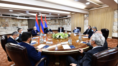 Նիկոլ Փաշինյանը մասնակցել է արտախորհրդարանական քաղաքական ուժերի խորհրդակցական ժողովի նիստին