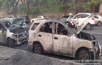 Սարյան փողոցում երկու ավտոմեքենա է այրվել․ ԱԻՆ