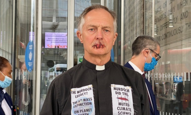 Հոգևորականը կլիմայական խնդիրներին ուշադրություն հրավիրելու միտումով կարել է բերանը 