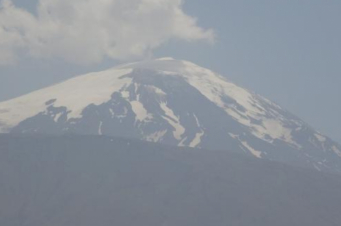 Արարատ լեռան մշտական ձյունածածկ հատվածները սկսել են հալչել (տեսանյութ)