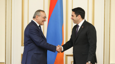 Հայկական զույգ պետությունների միջև միասնականությունը հիմնարար արժեք է. Ալեն Սիմոնյանն ընդունել է Արցախի ԱԺ նախագահին