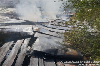 Երևանի Հասրաթյան փողոցում խանութի տանիք է այրվել