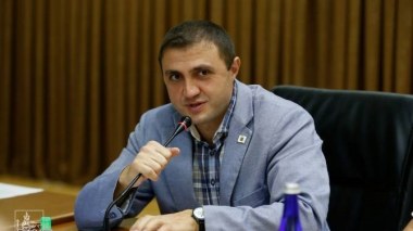 Ավագանու անդամ Արման Անտոնյանը դանակահարությունից հետո արդեն տեղափոխվել է հիվանդասենյակ. Մարության