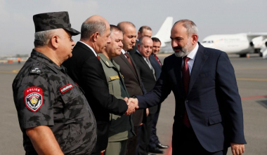 ՀՀ վարչապետն արդեն ժամանել է Երեւան․ Փաշինյանին դիմավորել են Անվտանգության խորհրդի անդամները