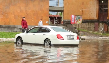 Գյումրիում անձրևը փողոցներ է ջրածածկ արել