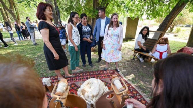 Լին Թրեյսին զբոսաշրջիկներին կոչ է անում այցելել Հայաստան և զմայլվել գեղատեսիլ վայրերով