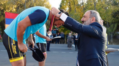 «Վարչապետի գավաթ» հեծանվավազքի մրցաշարի հաղթողները դրամական մրցանակ և պարգևներ ստացան․ ֆոտո