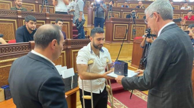 Գյումրիում Անկախության տոնի  առթիվ պարգևատրվեցին 44-օրյա պատերազմի մասնակիցները  