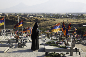 Ամենայն Հայոց Կաթողիկոսն այցելել է Եռաբլուր զինվորական պանթեոն  