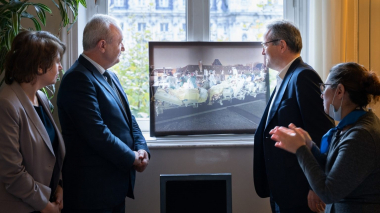 Վահրամ Դումանյանը հանդիպել է Փարիզի համալսարանական հիվանդանոցների կենտրոնի ղեկավար Մարտին Հիրսչի հետ