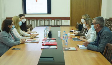 Քննարկվել են Սոցապ նախարարության և Հայկական Կարմիր խաչի ընկերության համագործակցությամբ իրականացված ծրագրերը