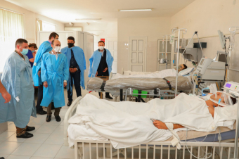 Արցախի պետնախարարն այցելել է վիրավորված 6 զինծառայողներին (լուսանկարներ)