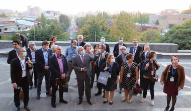 Ֆրանսիացի բժիշկներն այցելել են Մատենադարան