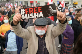 Սաակաշվիլուն ազատ արձակելու պահանջով ակցիան վերածվել է ոստիկանության հետ բախման