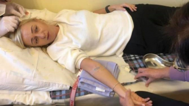 Գերագույն ռադայում կին պատգամավորի գլխին ընկել է դռան փականը, նրա համար շտապ օգնություն են կանչել