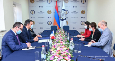 Արման Թաթոյանը Ֆրանսիայի դեսպանին է ներկայացրել հայ գերիների վերադարձի հրատապությունը