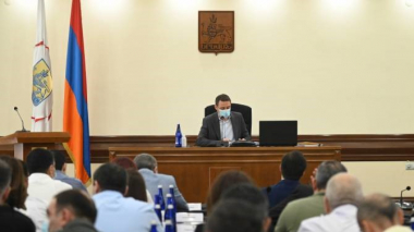 Երևանի ավագանիում իր լիազորությունները դադարեցրած Սուրեն Էրամջյանի մանդատը տրվեց Զարուհի Աղաջանյանին