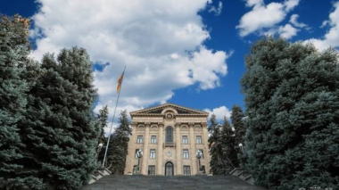 ԱԺ-ում մեկնարկել է շփման գծում տիրող իրավիճակին, սահմանազատման խնդիրներին առնչվող թեմայով փակ քննարկումը