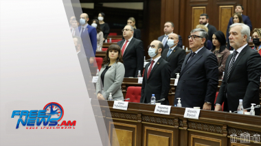 ԱԺ-ում մեկ րոպե լռությամբ հարգել են Հոկտեմբերի 27-ի ոճրագործության զոհերի հիշատակը. տեսանյութ