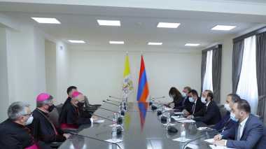 Տեղի է ունեցել ՀՀ ԱԳ նախարարի և Սուրբ Աթոռի պետքարտուղարի ընդհանուր հարցերով փոխանորդի ընդլայնված կազմով հանդիպումը . լուսանկարներ