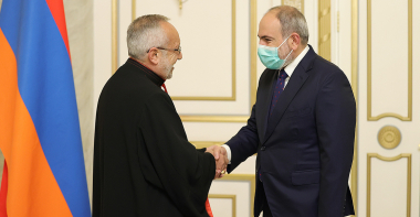 ՀՀ վարչապետը հանդիպում է ունեցել Հայ Կաթողիկե եկեղեցու նորընտիր առաջնորդի հետ